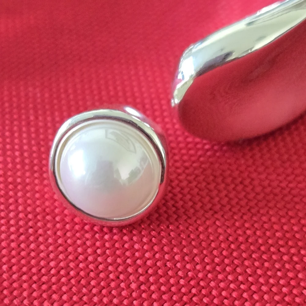Uno De 50 • Silver Cuff Bracelet with Pearl Accents
